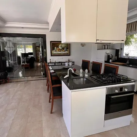 Villa Goldcity Luxury 3+1 With Pool Free Aquapark